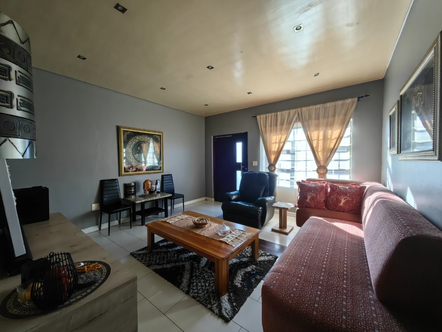 8 Bedroom Property for Sale in Belgravia Western Cape